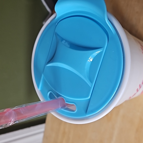 SANIRO HELLO KITTY 32 oz JUMBO COLD CUP - Picture 4 of 11